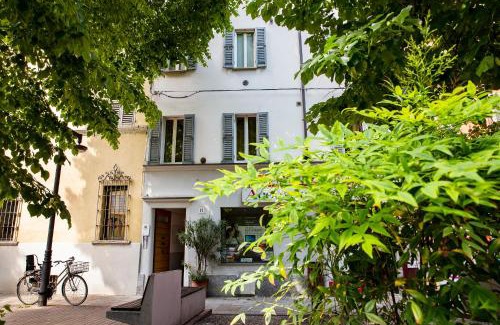 Oltretorrente Apartment | Cozy B&B Al Ducale with Breakfast & Pet-Friendly Options