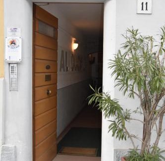 Oltretorrente Apartment | Cozy B&B Al Ducale with Breakfast & Pet-Friendly Options