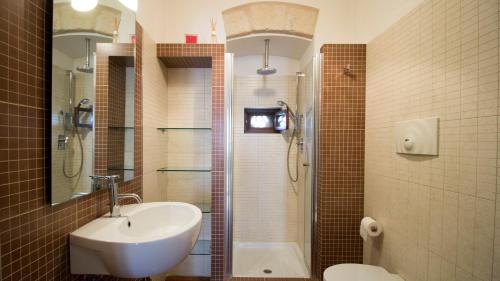 Mola di Bari Bed & Breakfast | Pet-Friendly B&B Al Duomo with Oceanfront Spa Retreat