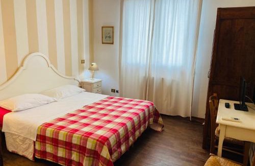 Padova Bed & Breakfast | Cozy Retreat at B&B Al Ponte with Hot Tub & Family Dining