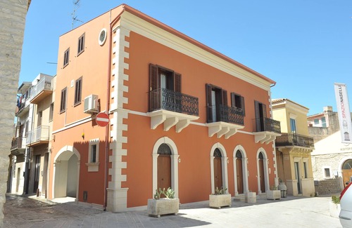 Comiso Apartment | Explore B & B "Al Teatro" in Comiso with Oceanfront Views