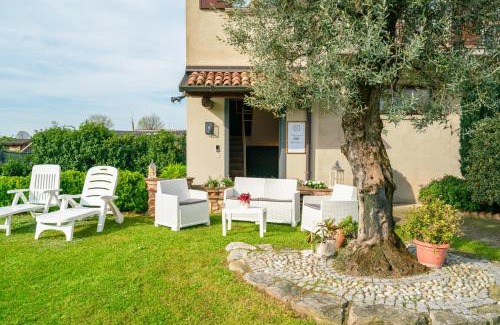 Cazzago San Martino Bed & Breakfast | Top-Rated B&B Alba Chiara: Family-Friendly Retreat Awaits