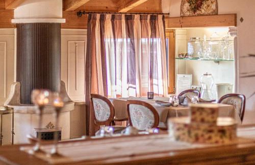 Barco Bed & Breakfast | Elegant B&B Alla Loggia dell'Imperatore with Breakfast Included