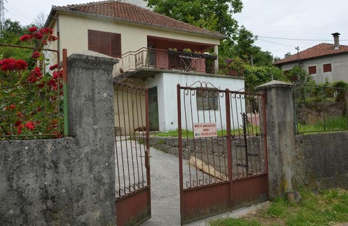 Virpazar Apartment | Exceptional B&B Ana: Child-Friendly Stay with Top Ratings