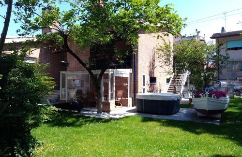 Caorle Bed & Breakfast | Cozy B&B and Sail with Ocean View & Hot Tub Amenities