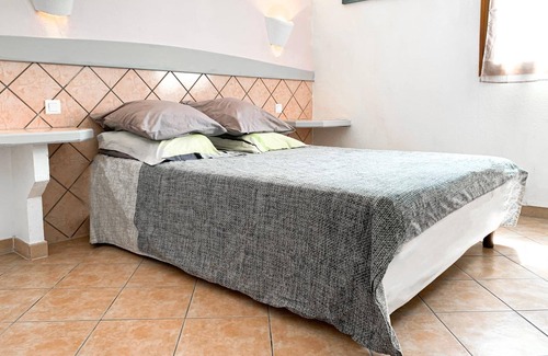 Pietra Long Salvini House | Discover B&B Arghjola: 10/10 Rated with Pool & Restaurant