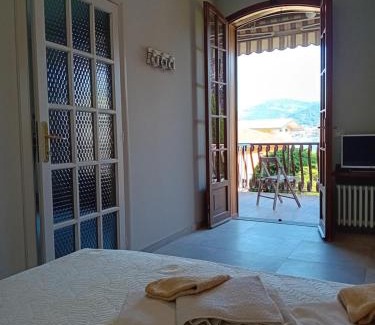 Paratico Bed & Breakfast | Oceanfront B&B Aria Di Lago with Breakfast & Hot Tub