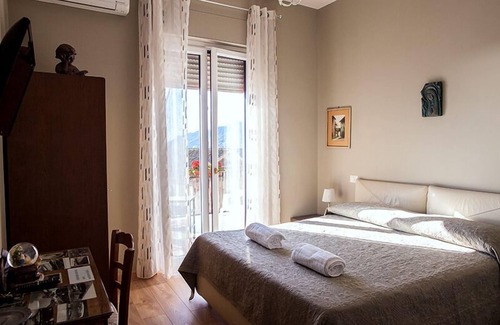 Historical Downtown Salerno Bed & Breakfast | Guest Rated 10/10 at B&b Armonia with Family-Friendly Dining