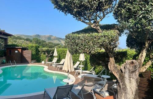 Frascinelle Bed & Breakfast | Coastal Bliss at B&B Artemide with Oceanfront Amenities