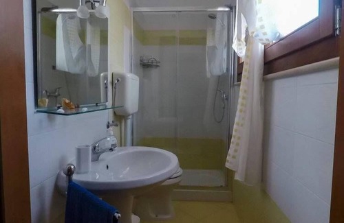Castro Marina Bed & Breakfast | Cozy B&B Barone: Family-Friendly with Breakfast Included