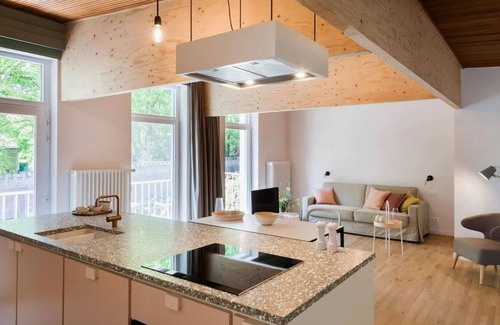 Bazel Bed & Breakfast | Eco-Friendly Retreat at B&B Baz with Pool and Spa