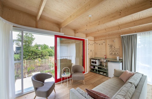 Bazel Bed & Breakfast | Eco-Friendly Retreat at B&B Baz with Pool and Spa
