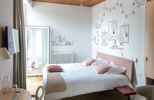 Bazel Bed & Breakfast | Eco-Friendly Retreat at B&B Baz with Pool and Spa