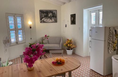 Koralengebied Apartment | Explore B&B Belvédère: Iconic Monument with Ocean Views