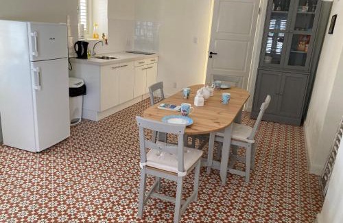 Koralengebied Apartment | Explore B&B Belvédère: Iconic Monument with Ocean Views