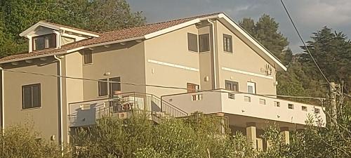 Frascinelle Bed & Breakfast | Discover Comfort at B&B Binario Nove e Tre Quarti