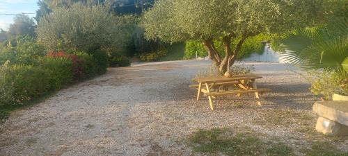 Frascinelle Bed & Breakfast | Discover Comfort at B&B Binario Nove e Tre Quarti