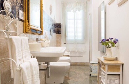 Mascalucia House | Eco-Friendly B&B Blanc Maison Etna with Pool & Restaurant