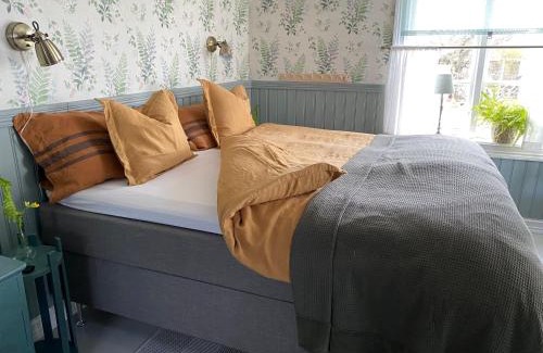 Falkenberg Bed & Breakfast | Discover B&B Bland Ormbunkar Och Rosor: Pet-Friendly Retreat