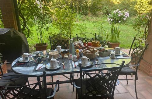 Rozzano Bed & Breakfast | Relaxing B&B Borgo dei Fiori with Delicious Breakfast