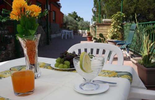 Mazzarino Bed & Breakfast | Inviting B&B Borgo Pileri: Oceanfront Bliss & 9/10 Rating