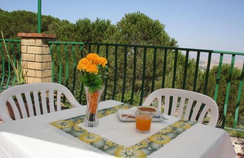 Mazzarino Bed & Breakfast | Inviting B&B Borgo Pileri: Oceanfront Bliss & 9/10 Rating