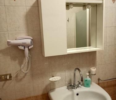 Donnas Bed & Breakfast | Cozy B&B Bourg: Family-Friendly Retreat Awaits You