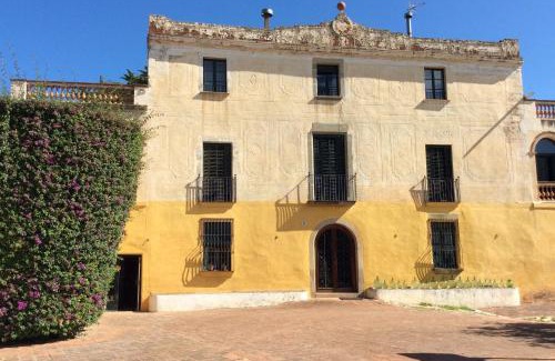 Premia de Dalt Bed & Breakfast | Relax at B&B Can Casadella: Oceanfront Bliss & 9/10 Rating