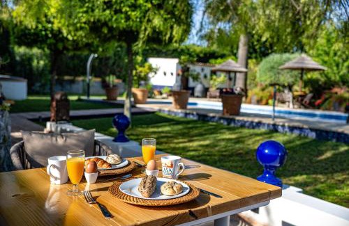 Espartinas Bed & Breakfast | Top-Rated Poolside Retreat at B&B Casa Adelante Sevilla
