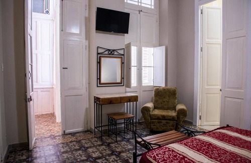 Old Havana Bed & Breakfast | Welcoming B&B Casa Ajiaco: Family-Friendly & Spa Amenities