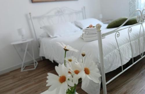 Isola del Borgo Antico Apartment | Discover B&B Casa Alinella: Happy Eco-Friendly Retreat
