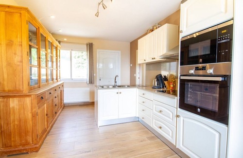 La Vall de Laguar Apartment | Explore B&B Casa Lennisa with Pool and Spa Amenities