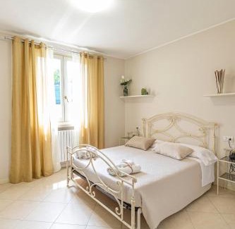 Moniga del Garda Bed & Breakfast | Guest Rated 10/10: B&B Casa Paola with Hot Tub & Dining
