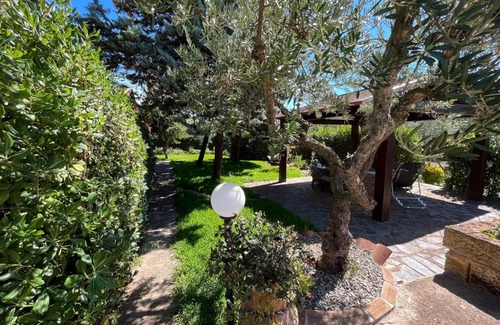 Castrovillari Bed & Breakfast | Relax at B&B Casa Vigne: Oceanfront Stay with Pool