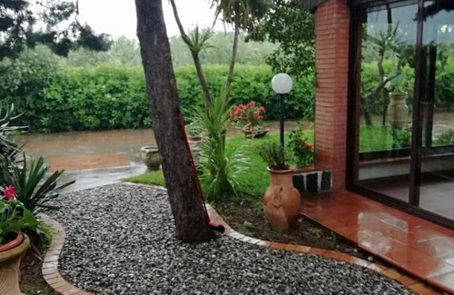 Castrovillari Bed & Breakfast | Relax at B&B Casa Vigne: Oceanfront Stay with Pool