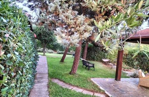 Castrovillari Bed & Breakfast | Relax at B&B Casa Vigne: Oceanfront Stay with Pool