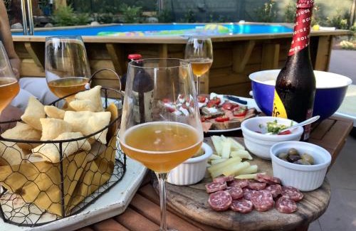 Castelnuovo Magra Bed & Breakfast | Delightful B&B Casalnovo: Oceanfront with Pool & Pet Friendly