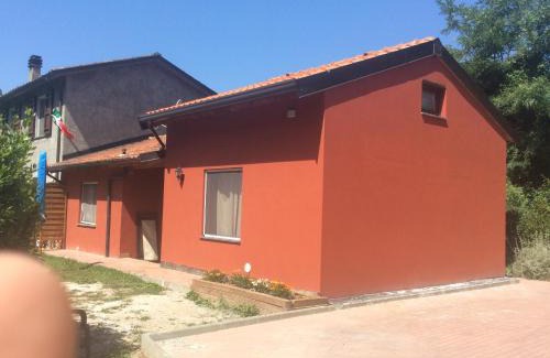 Castelnuovo Magra Bed & Breakfast | Delightful B&B Casalnovo: Oceanfront with Pool & Pet Friendly