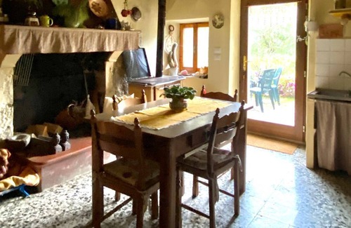 Burzanella Bed & Breakfast | Cozy B&B Castellaro: Family-Friendly with Breakfast Included