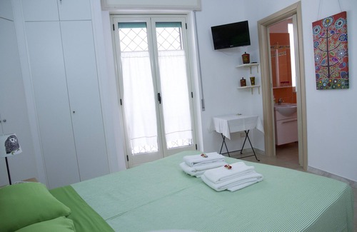 Crotone Bed & Breakfast | Cozy B & B Castello: 2-Bedroom Oceanfront Retreat