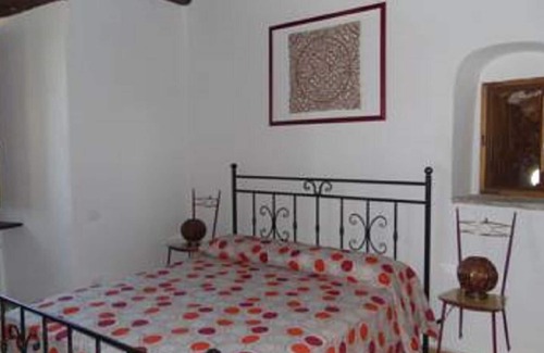 Bazzano Inferiore House | B&B CASTELLO GIRASOLE - Red Apartment