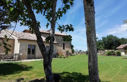 Saint-Maime-de-Pereyrol Bed & Breakfast | Exquisite B&B Clos de Saint-Maime with Pool & Ocean View