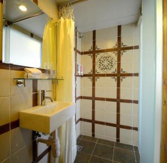 Islands District Bed & Breakfast | Scenic B & B Cheung Chau with Oceanfront Dining