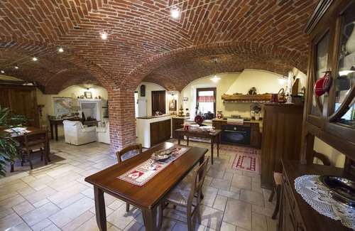 Donnas Bed & Breakfast | Eco-Friendly B&B Chez Annie with Family-Friendly Amenities