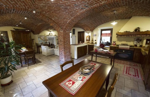 Donnas Bed & Breakfast | Eco-Friendly B&B Chez Annie with Family-Friendly Amenities