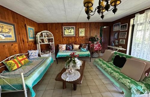 Tevaitoa Bed & Breakfast | Oceanfront Retreat at Chambre d'hôtes chez Anouk - Rated 9.8