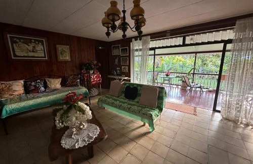 Tevaitoa Bed & Breakfast | Oceanfront Retreat at Chambre d'hôtes chez Anouk - Rated 9.8