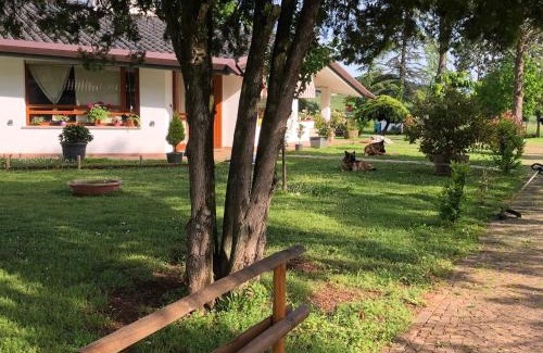 Premariacco Bed & Breakfast | Chic B & B: Family-Friendly Stay with Hot Tub Access