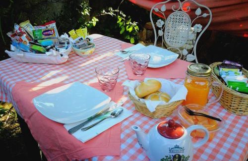 Schifoni Bed & Breakfast | Pet-Friendly B&B Chorisia with 9.4/10 Guest Rating