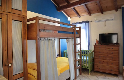 Traghetto House | Eco-Friendly Retreat at B&B Ciliegio Felice with Pool